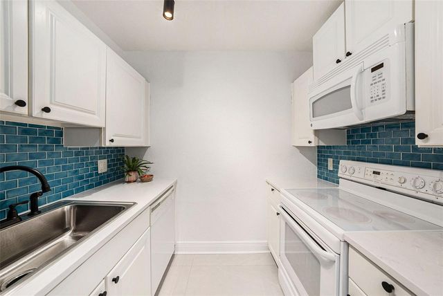 13725 JUNIPER BLOSSOM DRIVE 201, Tampa, FL 33618