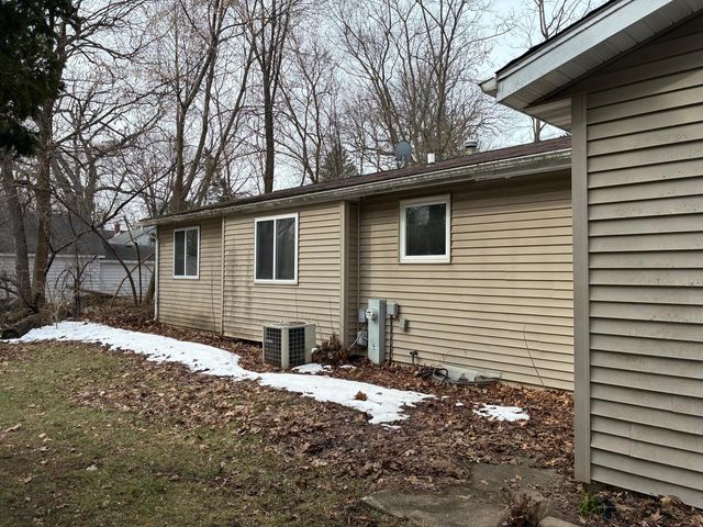 121 E Wisconsin AVENUE, Silver Lake, WI 53170