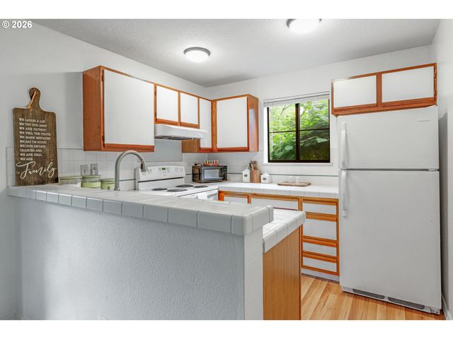 4000 CARMAN Dr 60, Lake Oswego, OR 97035