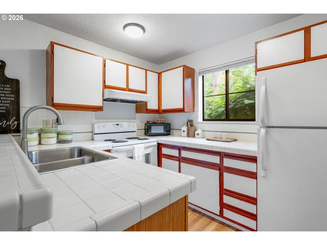 4000 CARMAN Dr 60, Lake Oswego, OR 97035