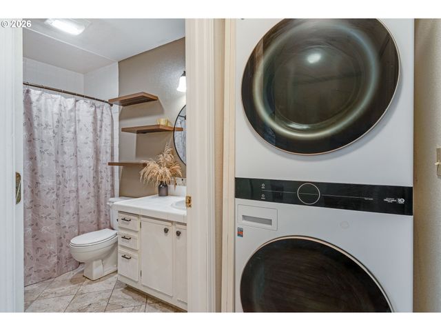 4000 CARMAN Dr 60, Lake Oswego, OR 97035