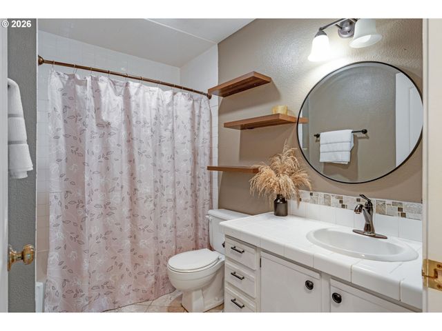 4000 CARMAN Dr 60, Lake Oswego, OR 97035