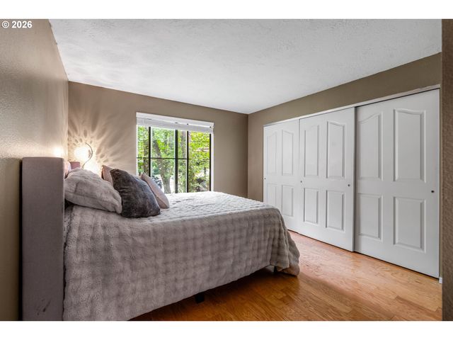 4000 CARMAN Dr 60, Lake Oswego, OR 97035