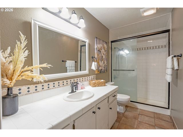4000 CARMAN Dr 60, Lake Oswego, OR 97035