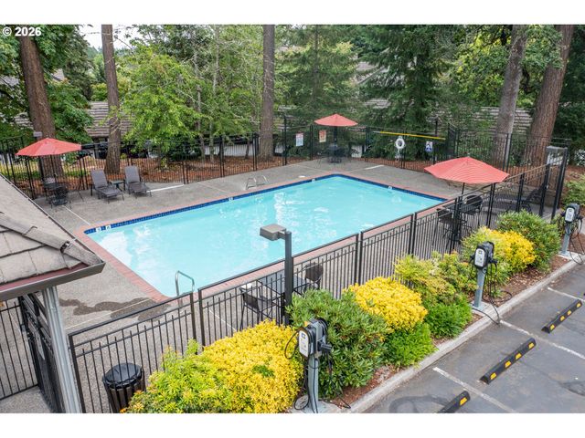 4000 CARMAN Dr 60, Lake Oswego, OR 97035