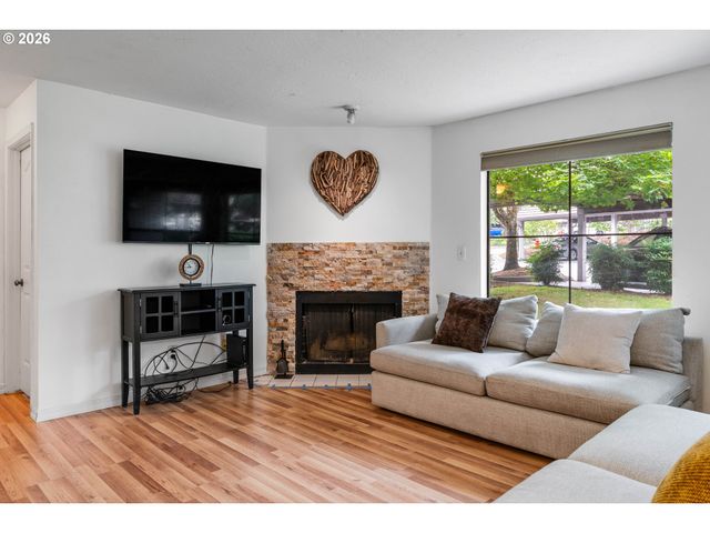 4000 CARMAN Dr 60, Lake Oswego, OR 97035