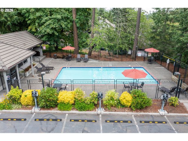 4000 CARMAN Dr 60, Lake Oswego, OR 97035