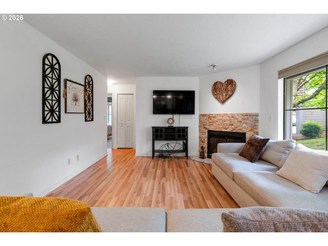 4000 CARMAN Dr 60, Lake Oswego, OR 97035