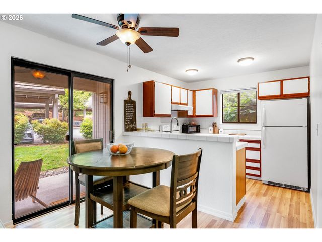 4000 CARMAN Dr 60, Lake Oswego, OR 97035