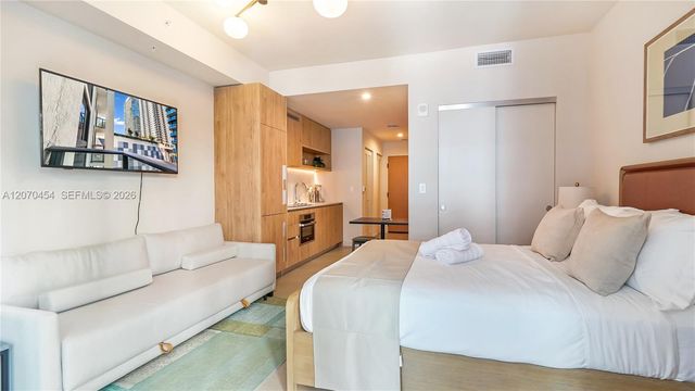11 NE 6th Street 808, Miami, FL 33132