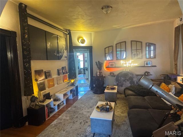 4175 Flad Avenue, St Louis, MO 63110