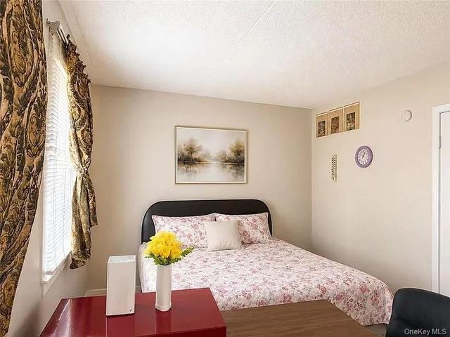 3328 14th Street, Astoria, NY 11106