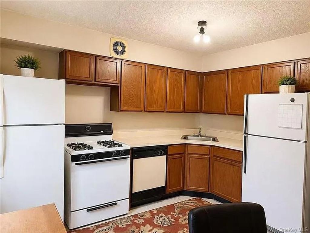 3328 14th Street, Astoria, NY 11106 — photo 3