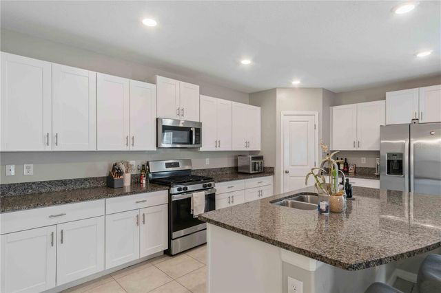 9440 LEMON DROP LOOP, Sun City Center, FL 33573