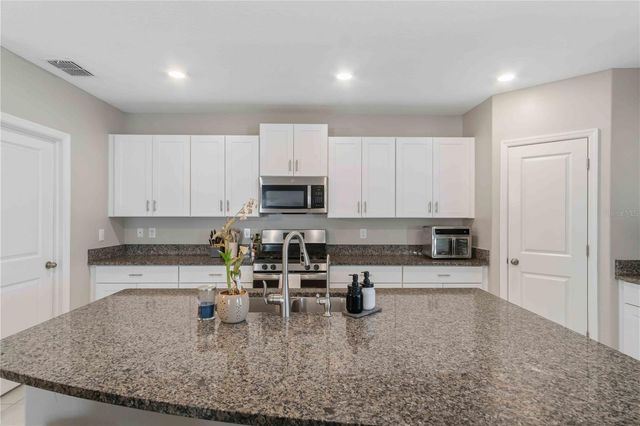 9440 LEMON DROP LOOP, Sun City Center, FL 33573