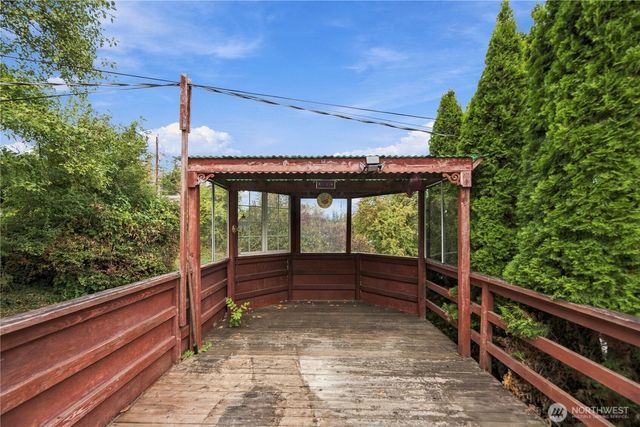 10863 Roseberg Avenue S, Seattle, WA 98168