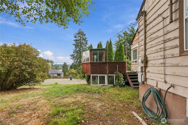10863 Roseberg Avenue S, Seattle, WA 98168