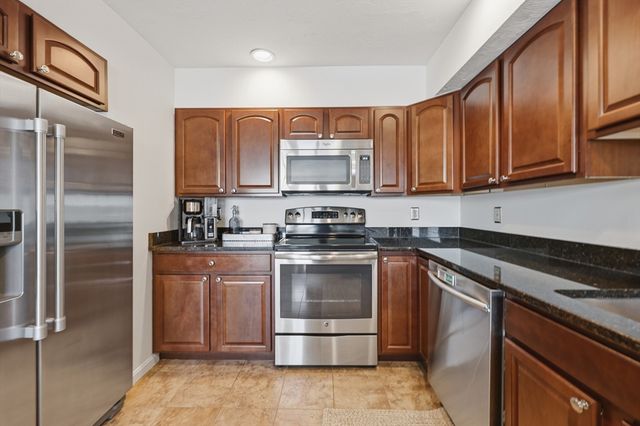 60 Pointe Rok Drive 60, Worcester, MA 01604