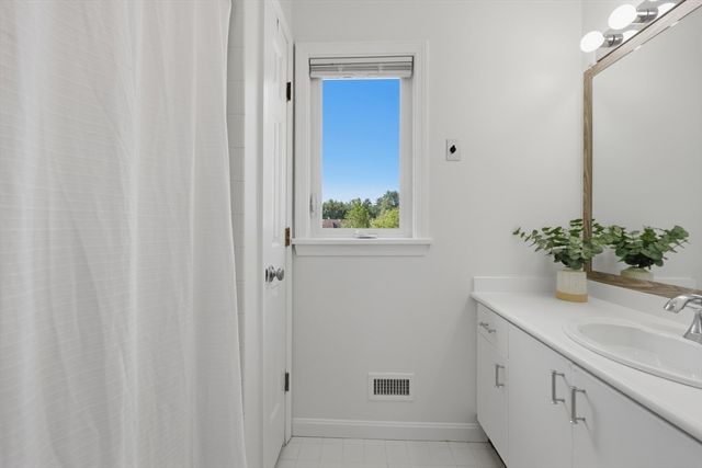 60 Pointe Rok Drive 60, Worcester, MA 01604