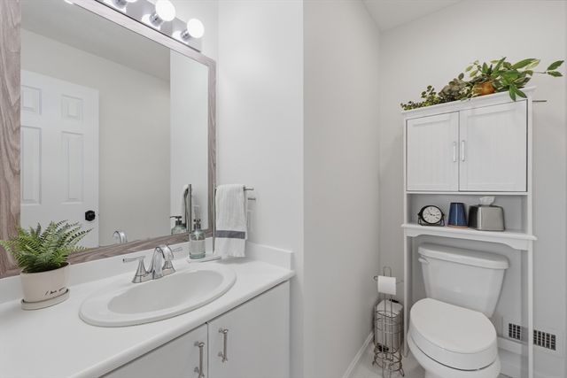 60 Pointe Rok Drive 60, Worcester, MA 01604