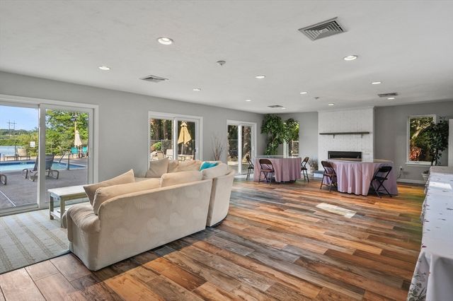 60 Pointe Rok Drive 60, Worcester, MA 01604