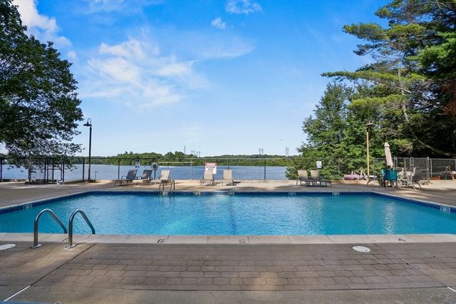 60 Pointe Rok Drive 60, Worcester, MA 01604