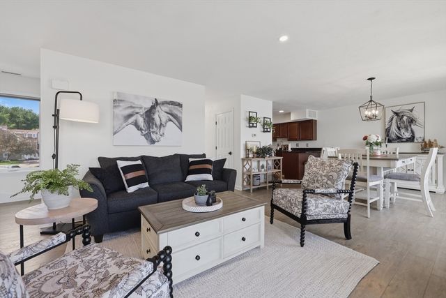 60 Pointe Rok Drive 60, Worcester, MA 01604