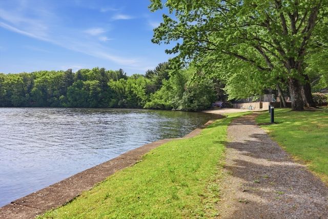 60 Pointe Rok Drive 60, Worcester, MA 01604