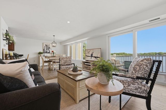60 Pointe Rok Drive 60, Worcester, MA 01604