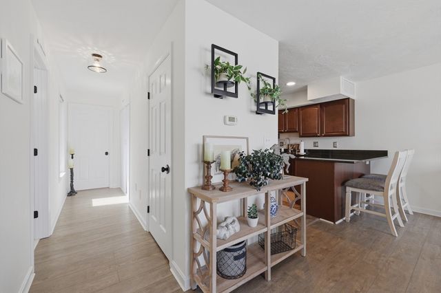 60 Pointe Rok Drive 60, Worcester, MA 01604