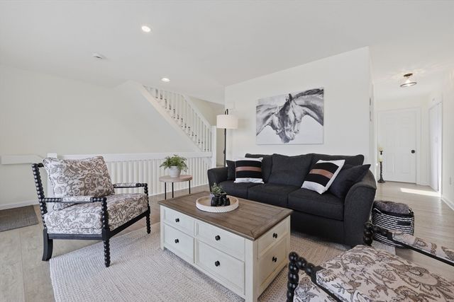 60 Pointe Rok Drive 60, Worcester, MA 01604