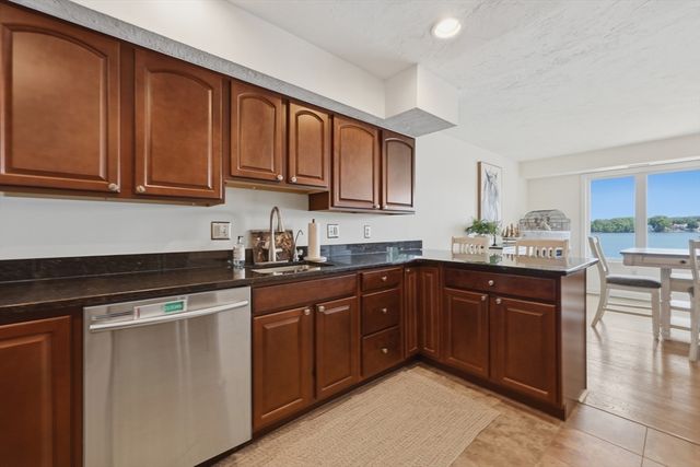 60 Pointe Rok Drive 60, Worcester, MA 01604