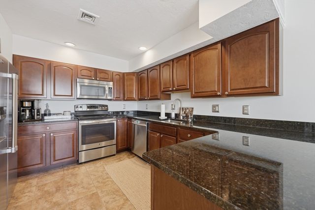 60 Pointe Rok Drive 60, Worcester, MA 01604