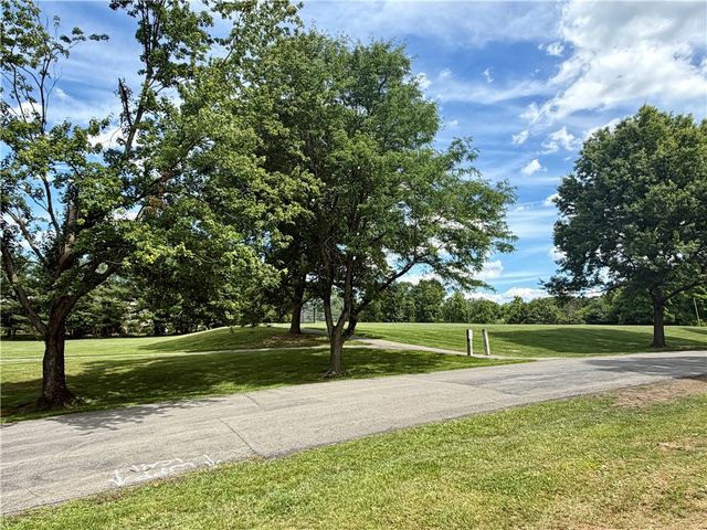 2909 Big Meadow Ct, South Fayette, PA 15017