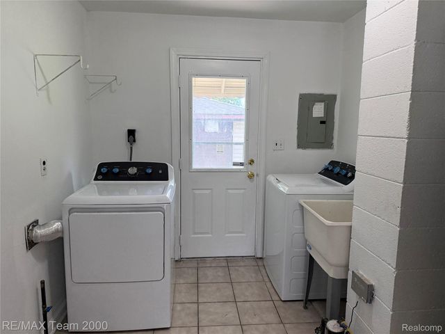 12846 Georgiana Avenue, Warren, MI 48089