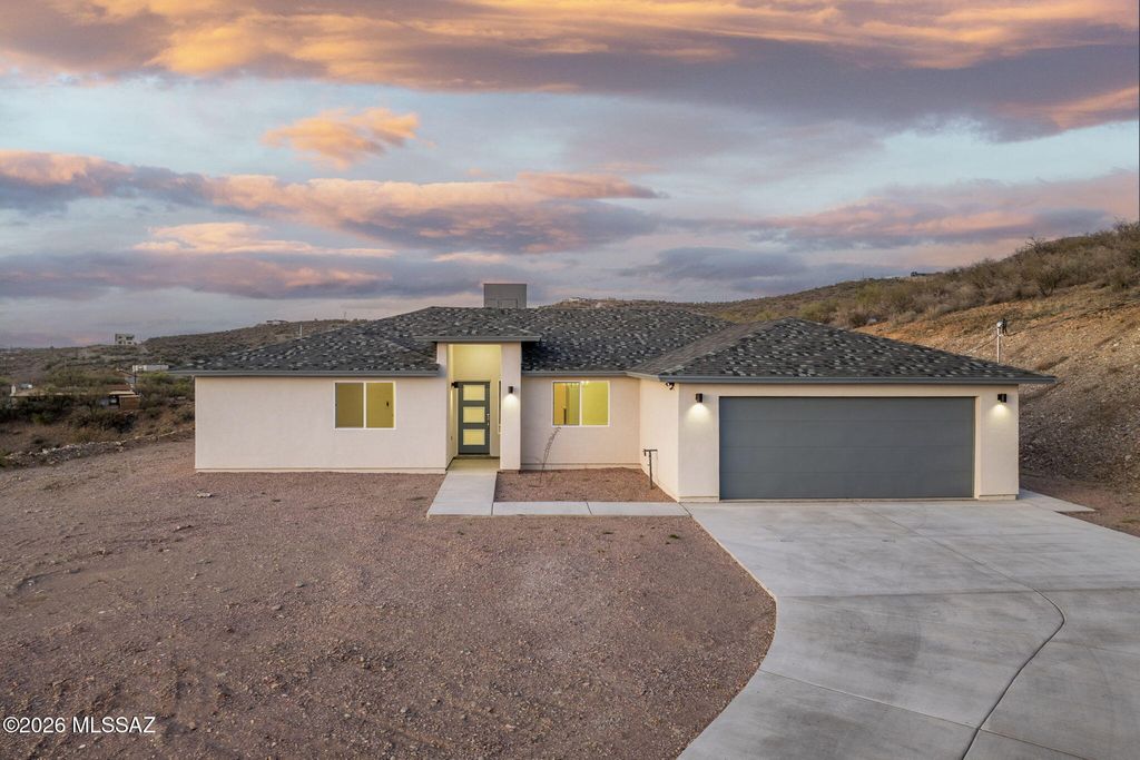 Image 1 of property listing at 172 Vereda Cabrilla, Rio Rico, AZ 85648