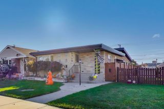 5935 W Henderson Street, Chicago, IL 60634