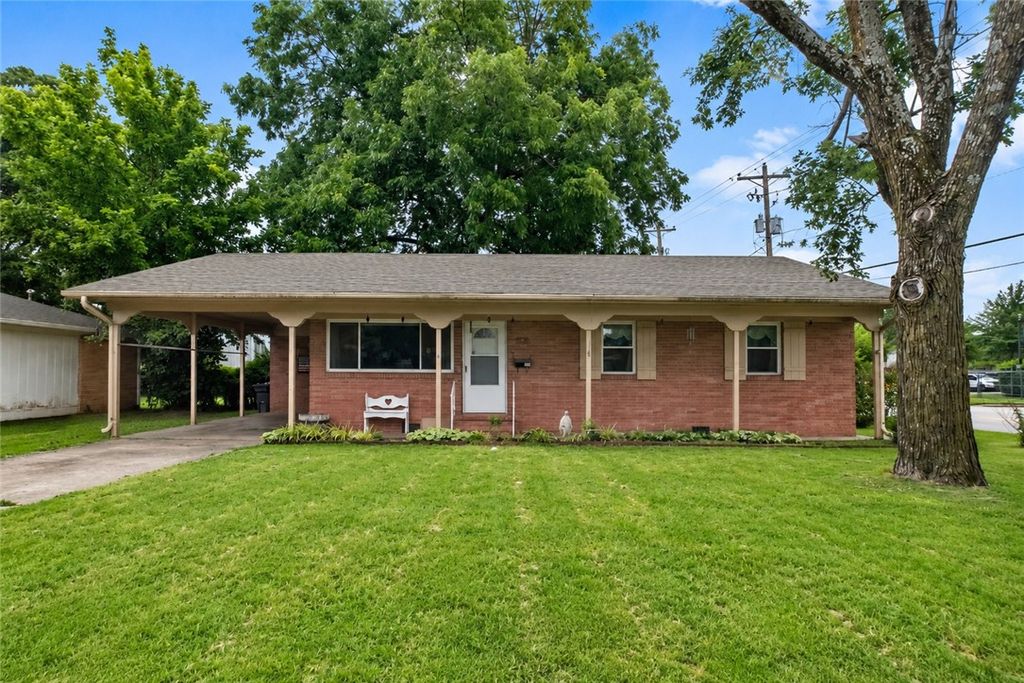 1015 Porter Avenue, Springdale, AR 72764