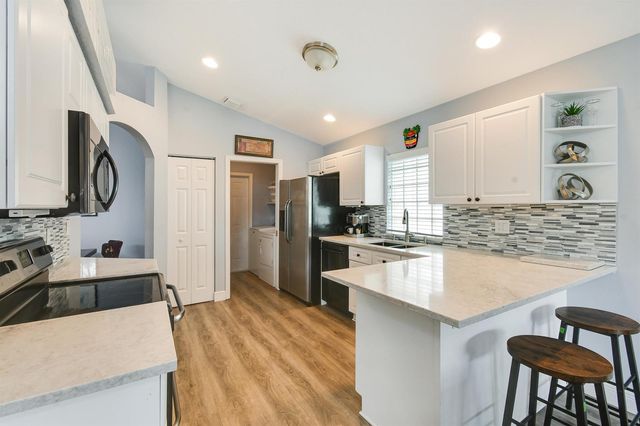 1644 Oak Berry Circle, Wellington, FL 33414