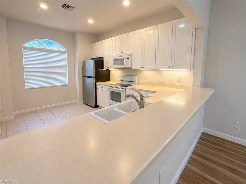 11330 Lakeland CIR, FORT MYERS, FL 33913 — photo 2