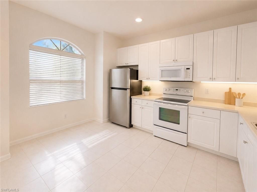 11330 Lakeland CIR, FORT MYERS, FL 33913 — photo 4