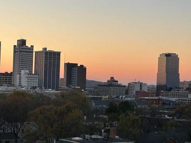 700 E 9th 11J, Little Rock, AR 72202