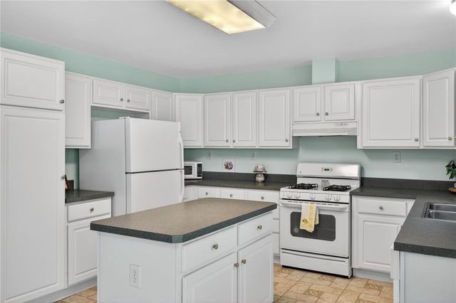 698 San Simeon Place, Forks Twp, PA 18040