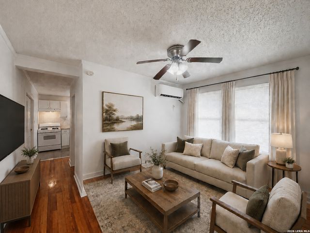 827 Steves Ave Apt 4, San Antonio, TX 78210