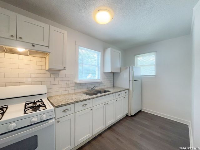827 Steves Ave Apt 4, San Antonio, TX 78210