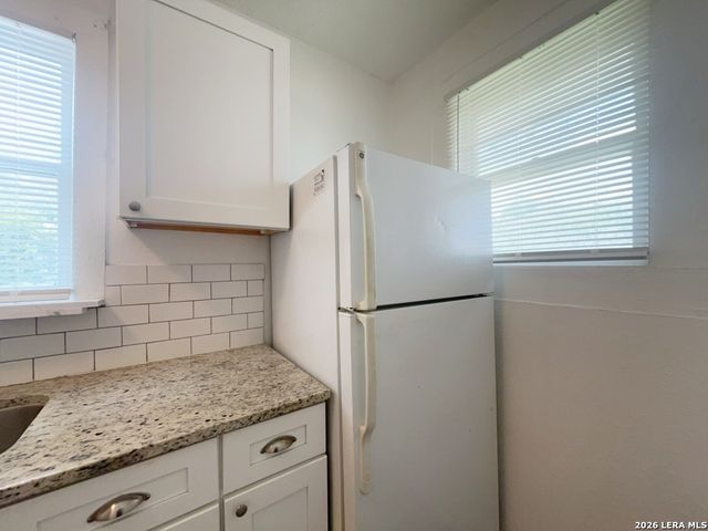 827 Steves Ave Apt 4, San Antonio, TX 78210