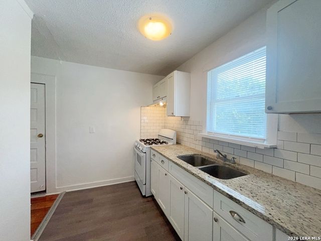827 Steves Ave Apt 4, San Antonio, TX 78210