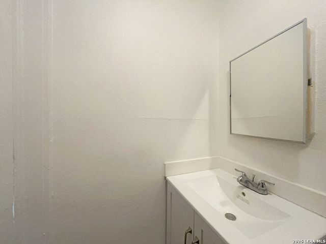 827 Steves Ave Apt 4, San Antonio, TX 78210