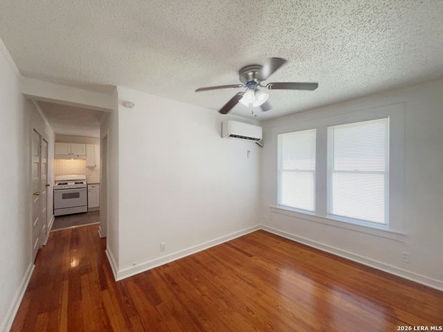 827 Steves Ave Apt 4, San Antonio, TX 78210