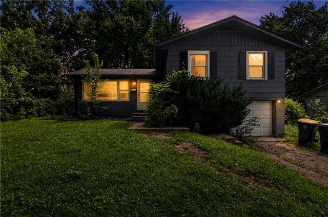 4131 E Vineyard Road, Kansas City, MO 64130